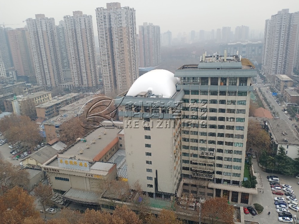 氣膜建筑企業(yè)新聞_氣膜體育館的奇妙崛起，樓頂運動新場地